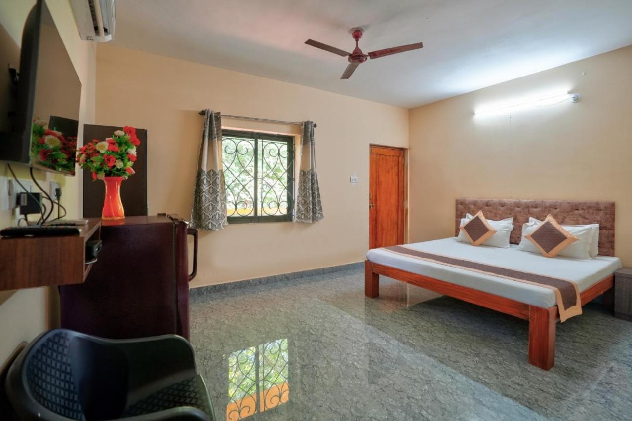 Golden Studio Apartment Goa Калангут Экстерьер фото
